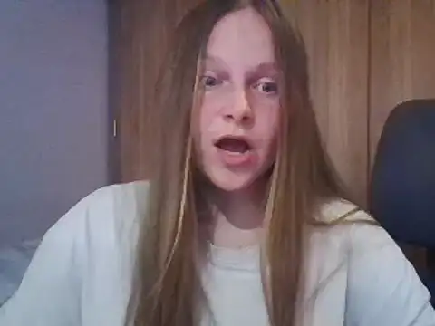 Snapshot of Evasapples chatting on 03/05/25, 10:32 Evasapples online show from 03/05/25, 10:32