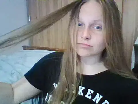 Snapshot of Evasapples chatting on 03/09/25, 07:59 Evasapples online show from 03/09/25, 07:59