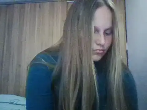 Snapshot of Evasapples chatting on 03/12/25, 09:03 Evasapples online show from 03/12/25, 09:03