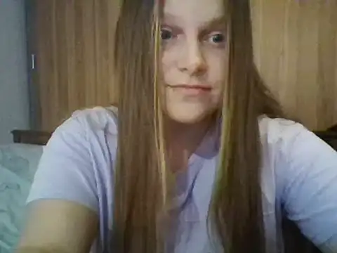 Snapshot of Evasapples chatting on 03/15/25, 09:27 Evasapples online show from 03/15/25, 09:27