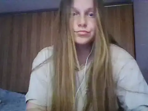 Snapshot of Evasapples chatting on 03/19/25, 04:34 Evasapples online show from 03/19/25, 04:34