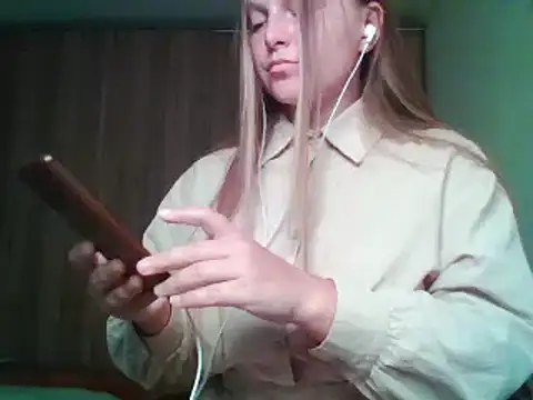 Snapshot of Evasapples chatting on 09/08/25, 06:07 Evasapples online show from 09/08/25, 06:07