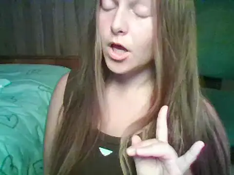 Snapshot of Evasapples chatting on 09/16/25, 07:59 Evasapples online show from 09/16/25, 07:59