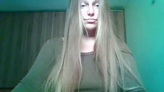 Snapshot of Evasapples chatting on 09/28/25, 03:06 Evasapples online show from 09/28/25, 03:06