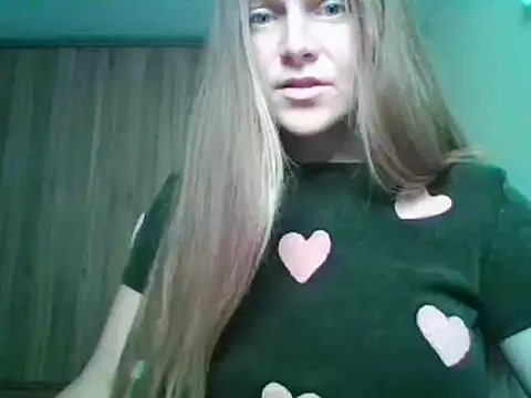 Snapshot of Evasapples chatting on 10/05/25, 07:01 Evasapples online show from 10/05/25, 07:01