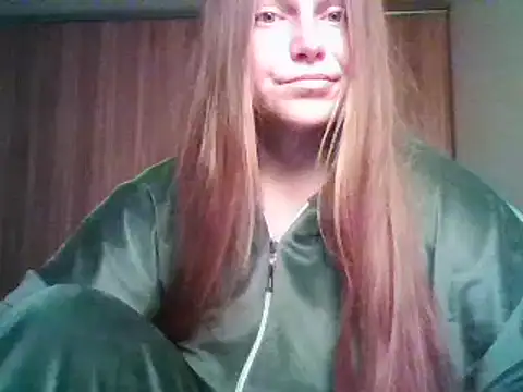 Snapshot of Evasapples chatting on 10/12/25, 12:04 Evasapples online show from 10/12/25, 12:04