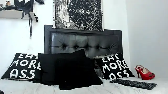 Snapshot of remyflux666 chatting on 12/27/24, 11:21 remyflux666 online show from 12/27/24, 11:21