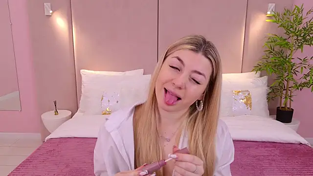 HelenaMorgan online show from 02/21/25, 04:29