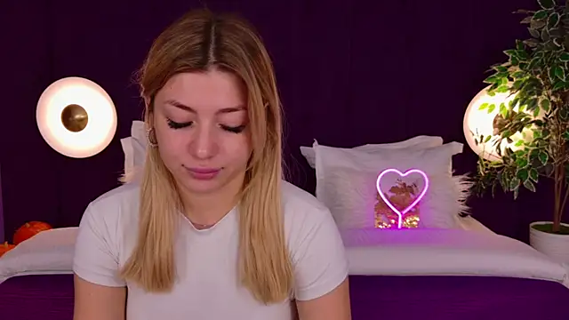 HelenaMorgan online show from 10/18/25, 03:09