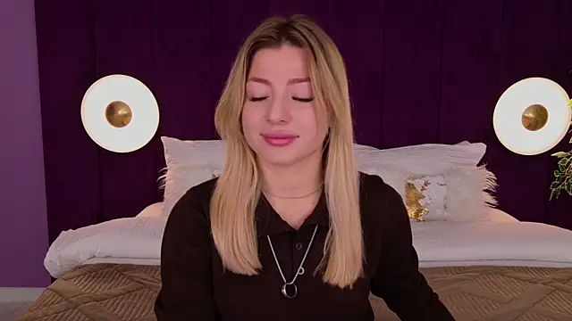 HelenaMorgan online show from 11/05/25, 03:06