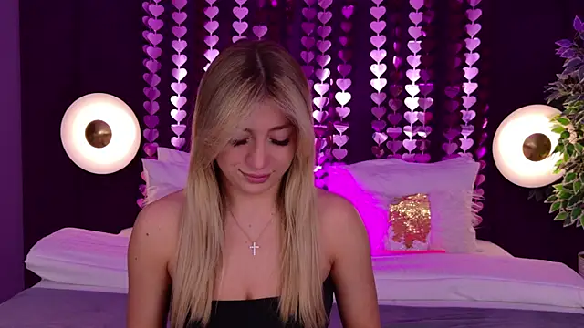 HelenaMorgan online show from 04/15/26, 03:02