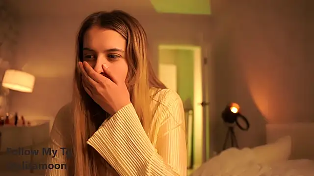 elisa moon online show from 03/16/25, 06:01