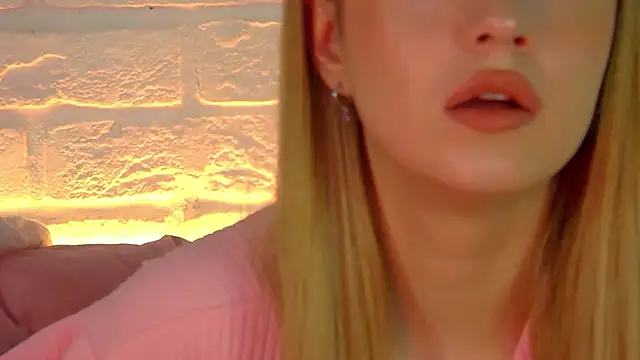 MilanaBalmain online show from 11/04/25, 04:11