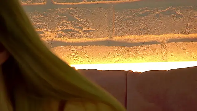 MilanaBalmain online show from 11/19/25, 04:07