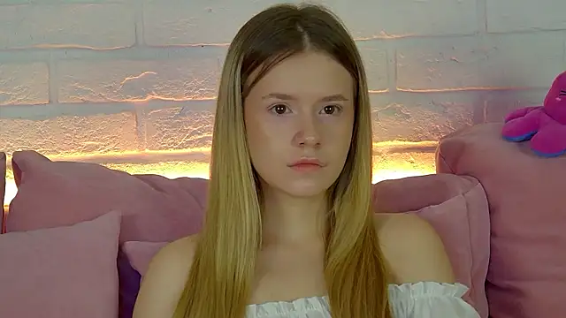 MilanaBalmain online show from 12/02/25, 04:51