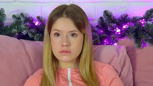 MilanaBalmain online show from 12/22/25, 04:31