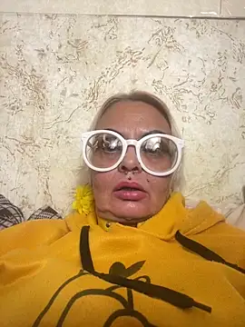 Gardener of Illusions online show from 11/18/25, 03:34