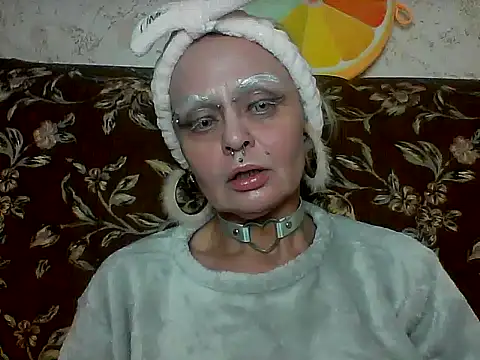 Snapshot of Gardener_of_Illusions chatting on 05/17/26, 03:59 Gardener of Illusions online show from 05/17/26, 03:59