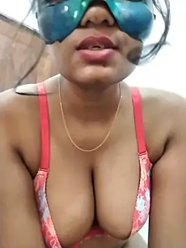Snapshot of Zaraangle chatting on 05/17/26, 11:28 Zaraangle online show from 05/17/26, 11:28