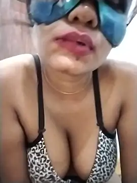 Snapshot of Zaraangle chatting on 06/19/26, 05:06 Zaraangle online show from 06/19/26, 05:06