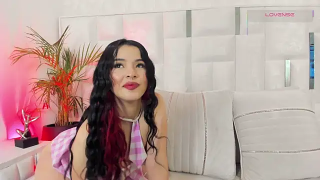 im nika  online show from 11/08/25, 04:01