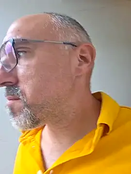 Snapshot of Crosss-23cm chatting on 10/13/25, 12:05 Crosss-23cm online show from 10/13/25, 12:05