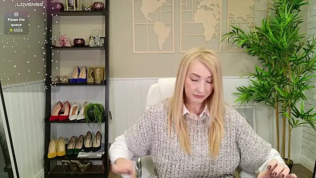 LadyLeea online show from 11/25/25, 04:56