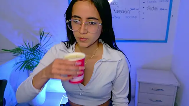 Mia Fischer online show from 05/18/26, 12:00
