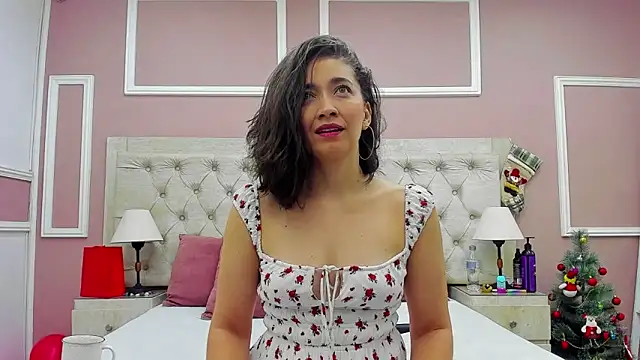 Snapshot of adarussell chatting on 12/09/24, 02:06 adarussell online show from 12/09/24, 02:06