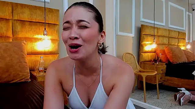 Snapshot of adarussell chatting on 01/24/25, 04:06 adarussell online show from 01/24/25, 04:06