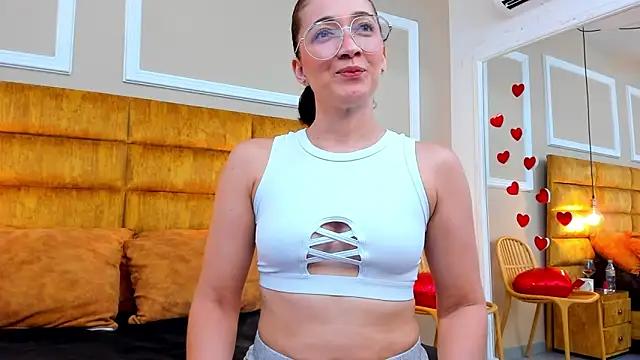 Snapshot of adarussell chatting on 02/24/25, 04:15 adarussell online show from 02/24/25, 04:15