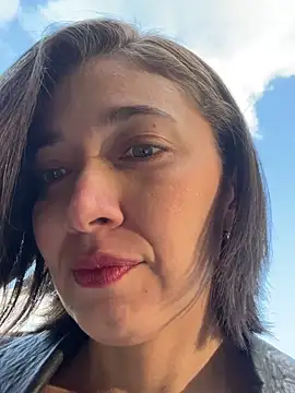 Snapshot of adarussell chatting on 09/27/25, 04:56 adarussell online show from 09/27/25, 04:56