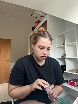 Krystal Tx online show from 09/25/25, 07:34