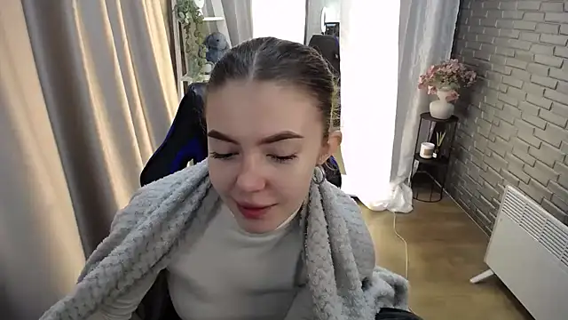 Snapshot of Ritaneer chatting on 10/15/25, 08:14 Ritaneer online show from 10/15/25, 08:14