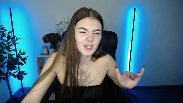 Snapshot of Ritaneer chatting on 11/24/25, 10:48 Ritaneer online show from 11/24/25, 10:48