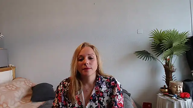 Doucelouve9 online show from 02/21/25, 09:24