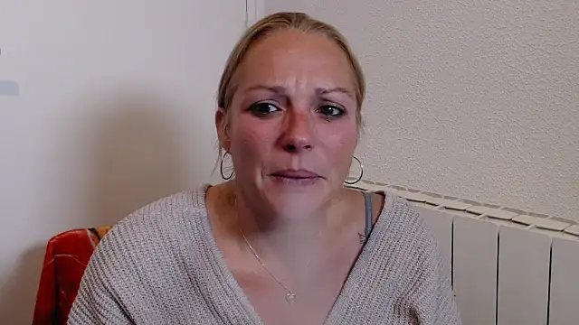 Doucelouve9 online show from 12/02/25, 05:08