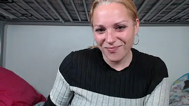 Doucelouve9 online show from 02/04/26, 05:19