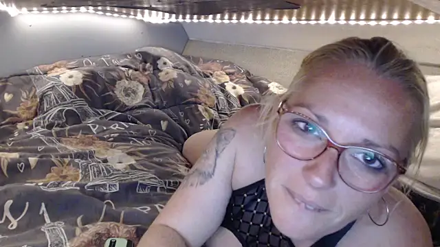 Doucelouve9 online show from 03/18/26, 09:07