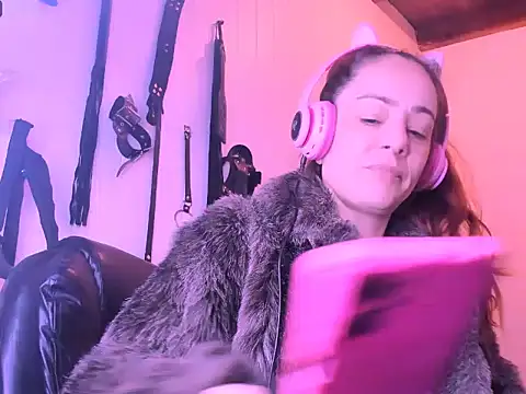 Snapshot of jessiburningheels chatting on 05/15/26, 10:55 jessiburningheels online show from 05/15/26, 10:55