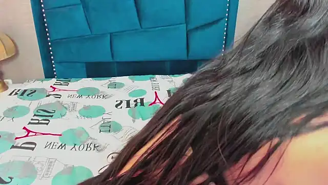 MaiteFlores online show from 02/04/26, 04:24