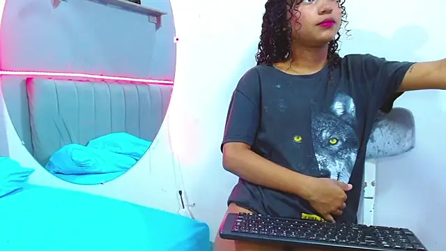 minimi naty online show from 12/18/24, 07:08