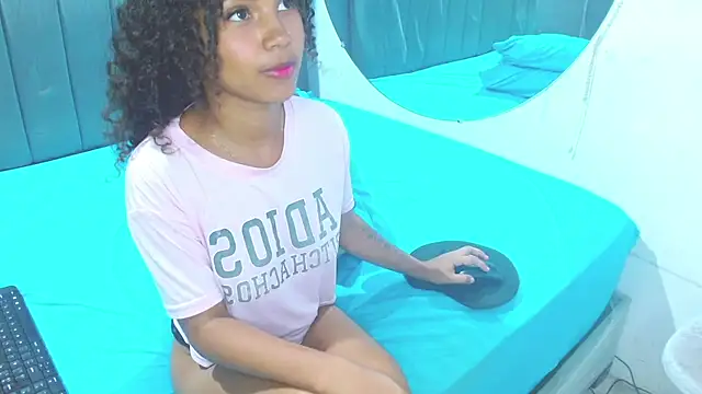 minimi naty online show from 01/31/25, 10:10