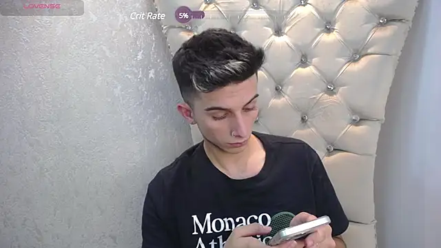 Snapshot of MrWilliseo chatting on 12/11/24, 10:49 MrWilliseo online show from 12/11/24, 10:49