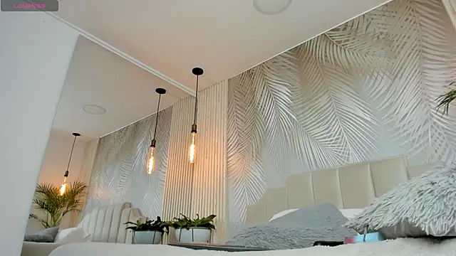 Snapshot of RousseAngel chatting on 12/13/24, 11:06 RousseAngel online show from 12/13/24, 11:06