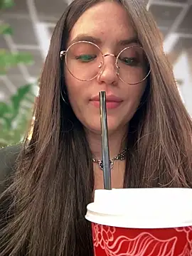 meow girl online show from 09/19/25, 10:05