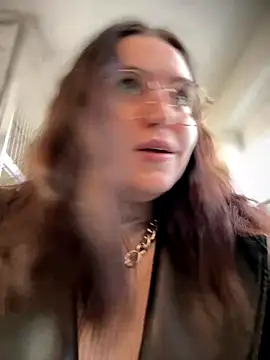 meow girl online show from 10/31/25, 10:05