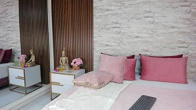 MadisonHunter2024 online show from 01/27/25, 10:38