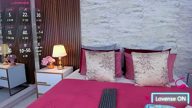 MadisonHunter2024 online show from 12/21/25, 01:29