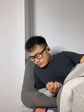 lixiaoshuai8 online show from 03/08/25, 02:19